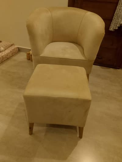 Elegant single sofa seater with Ottoman -Like new