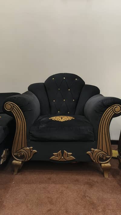 I want to sale slightly used Royal sofa set in black and golden color