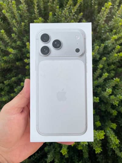 iPhone 17 pro max 256GB White