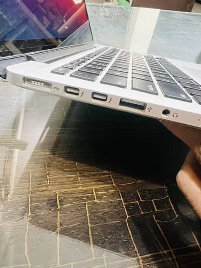 Apple mackbook 2015 | 256 gb | 16 gb ram | retina display 10/10 condi