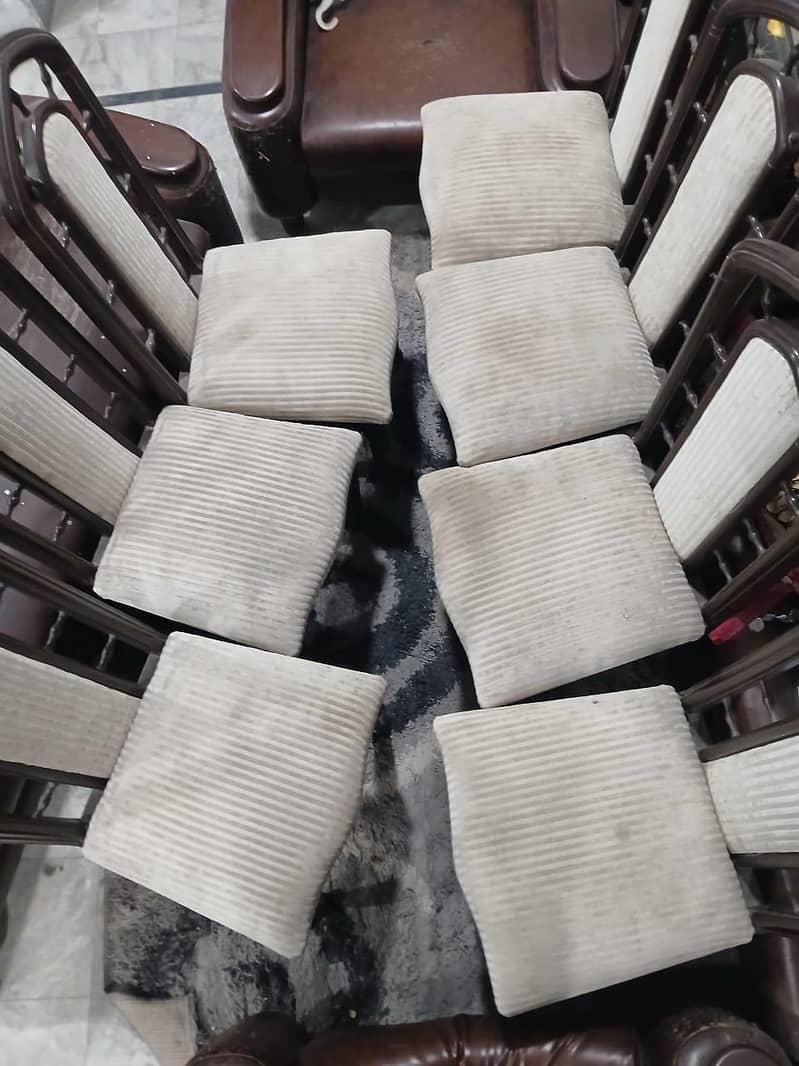 Chairs with table 1