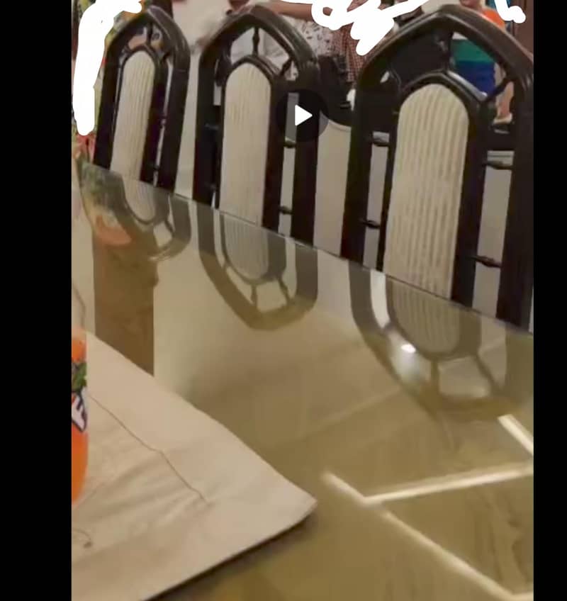 Chairs with table 4