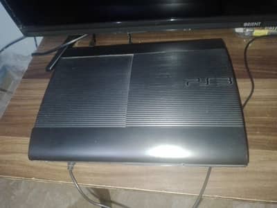 Ps3 Super Slim (jailbreaked) with 18 games, 2 controllers