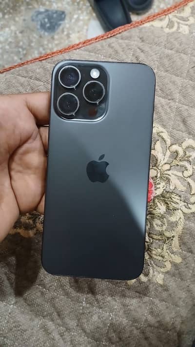 iPhone 15 pro max 256) gb Jv.  Battery 82 cycle 740