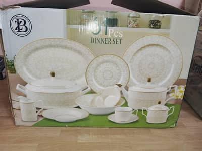 New Dinner set for urgent sale