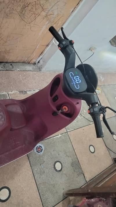 3 wheeler electric scooty