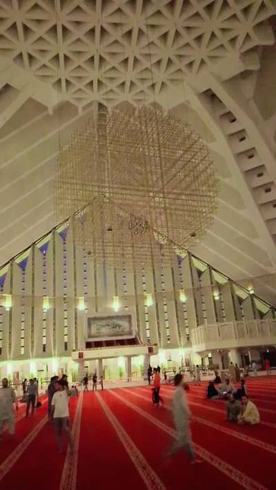 Aslamoalikum. Mujay achi se job ke zururat ha agr kese ka pass ha cont