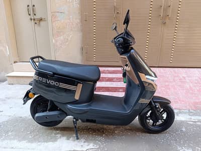 Revoo A11 Scooty