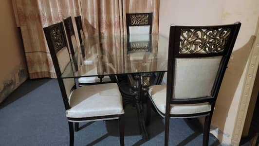Dining  table with 6 chairs with brand new condition