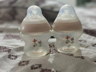tommy tippee 5 Oz bottles & milk container