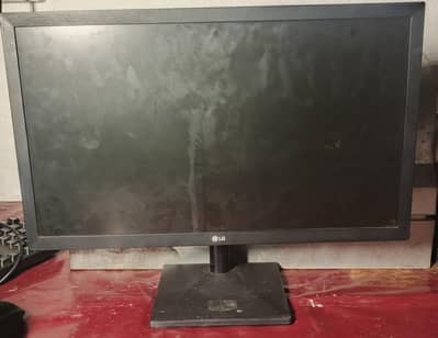 LG MONITOR ONLY 4 MONTH USED NEW CONDITION