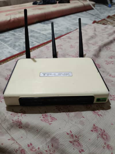 TPLINK 300mbps wifi router 3 Antenna with guarantee