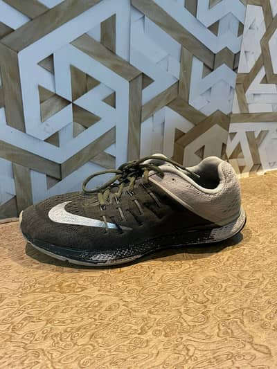 Nike Lightweight Running Shoes – Breathable Mesh & Cushioned Sole