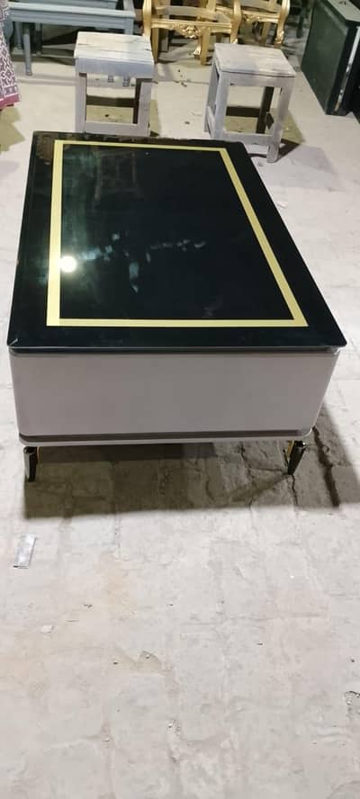 center table/coffee table with size 3x5' contact 03418276657 call wp