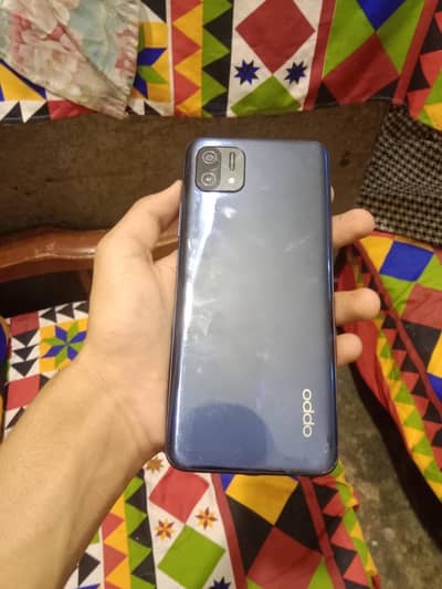 Used Mobile hai 10/8  Box charge K Sath