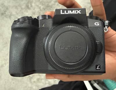 Panasonic Lumix G7 mirrorless DSLR camera