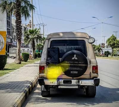 2 bodies pajero without engine and frame03207401599