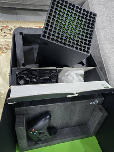 Xbox Series X (Disc + Digital Support) – Excellent Condition