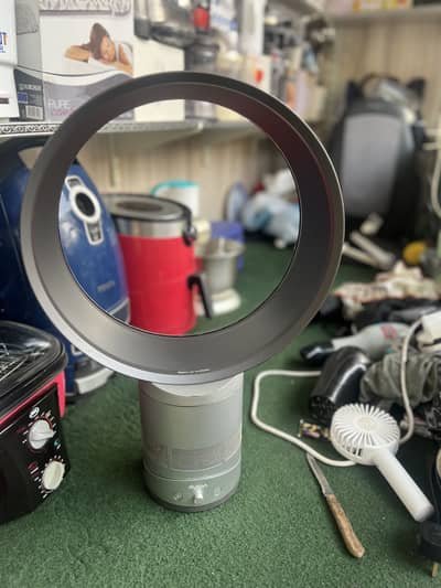 Dyson AM01 desk fan