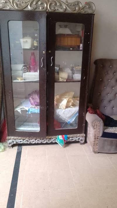 2 door showcase 1 door glass broken