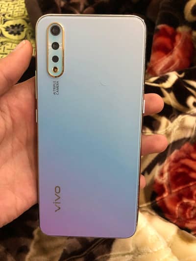 all oky hy set kitt ni hy original hy condition apky samny hy 128 gb h