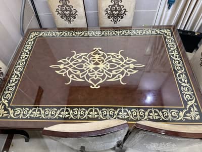 Elegant 6-Seater Dining Table – Excellent Condition (10/10)