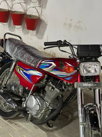 honda 125 2022 10month  zero meter condition first owner karachi num