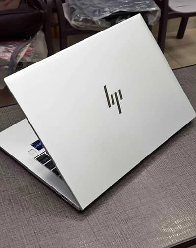 Hp Elitebook 840 G9/  12th (1265U) 10 cores and 12 logical