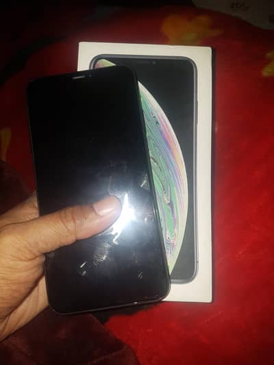 dual sim 64 gb 79 betry health 10/10 just back crack