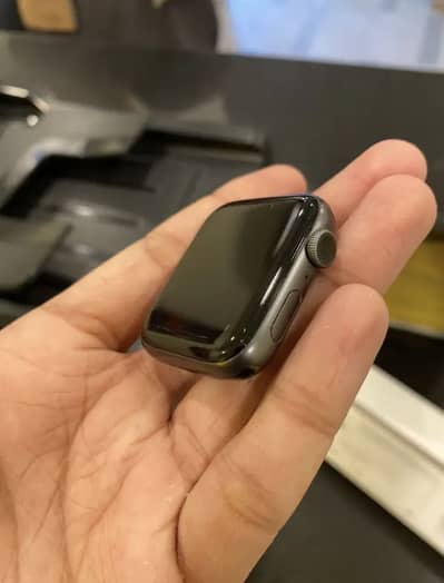 Apple watch series 5 Nike Addition Grey clr