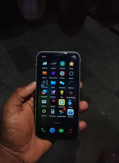 I phone xr 64 gb Bio red kr ke msg kri