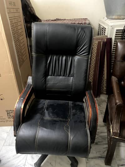 Molty foam one piece chairs and visitors chairs