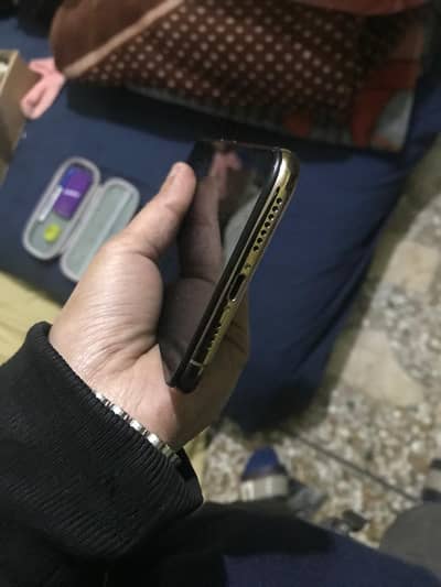 Golden colour 64 gb 10/9