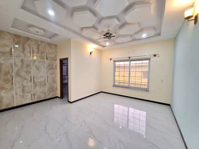 G-9/3 Size 40x80 Brand New 6bed 6bath 2dring Attached Bath 2 Kitchen