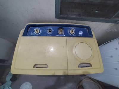 جو واشنگ مشین ہے وہ پل کی ہے اور جو سپنر ہے ڈرائر وہ ایشیا کا ہے