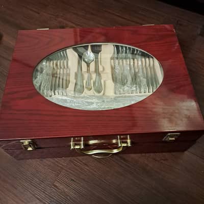 82 pieces cutlery set for sale with wooden box