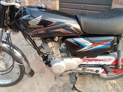 Honda 125 24/25 model total genuine condition 10/10 documents clear