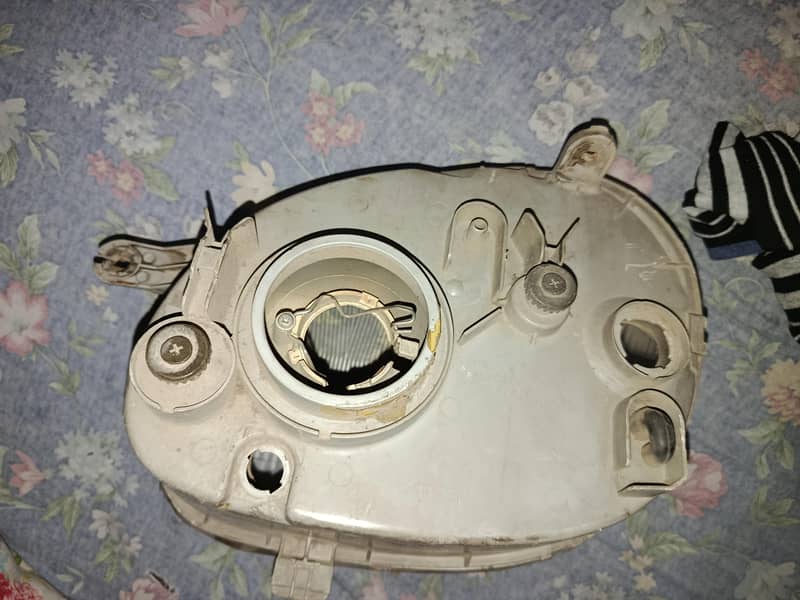 ہیڈ لائٹ سینٹرو 2001 ماڈل اور ڈور کور سینٹرو کلب 3