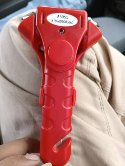 emergency hammer seat belt window safty