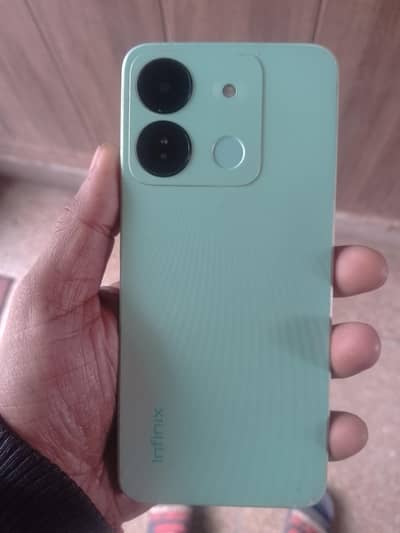 Infinix smart 7. hd.     4/64. pta approve  glass PE aik crack he