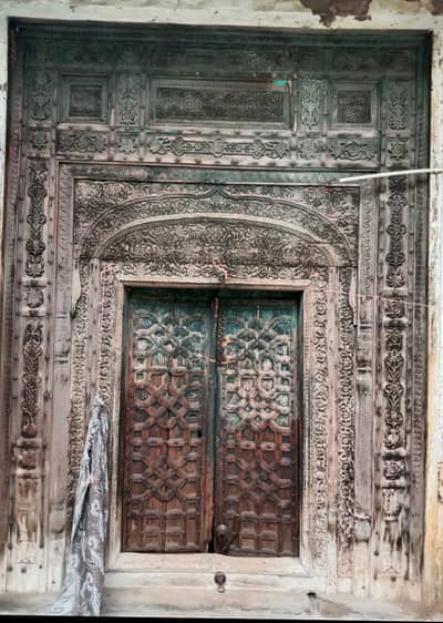 Antique Diar Wooden doors and roof wood above 100 yrs  old for sale