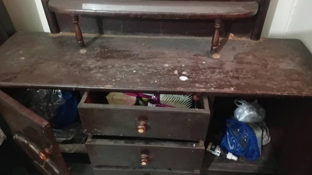 Dressing Table 0