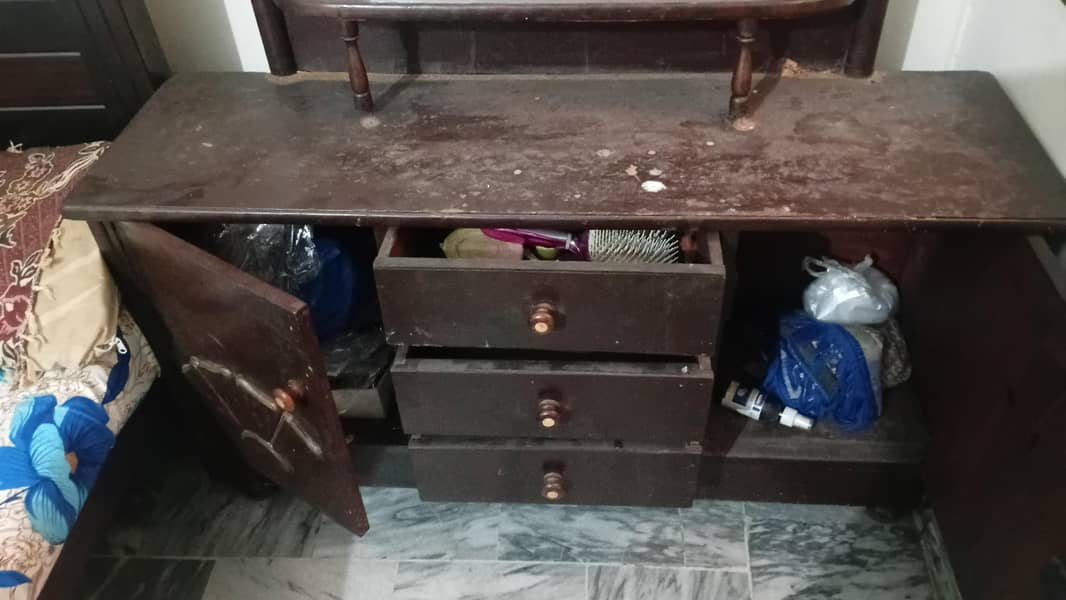 Dressing Table 4