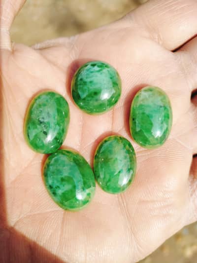 beautiful natural grasullar garnet stone