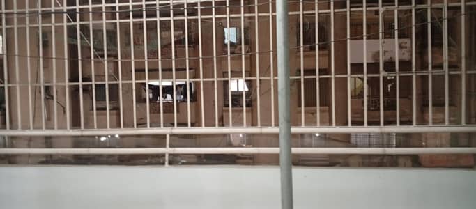 3BDD 1450 SQFT 3 FLOOR CORNER VERY GOOD CONDITION. . .