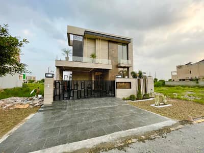 10 Marla 70ft Road Facing Kanal Modern Design Brand New House For rent