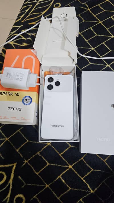 Tecno Spark 40 White Color 8-128Gb