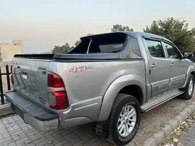 Toyota Hilux Vigo champ G 2013 beige room