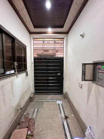 3 Marla Triple Storey House For Rent ( Farooq Colony Near Packages Mall)