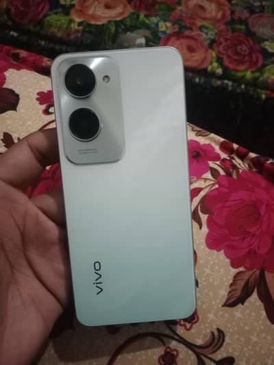 vivo y18 6+6 ram 128 memory with box and original charger